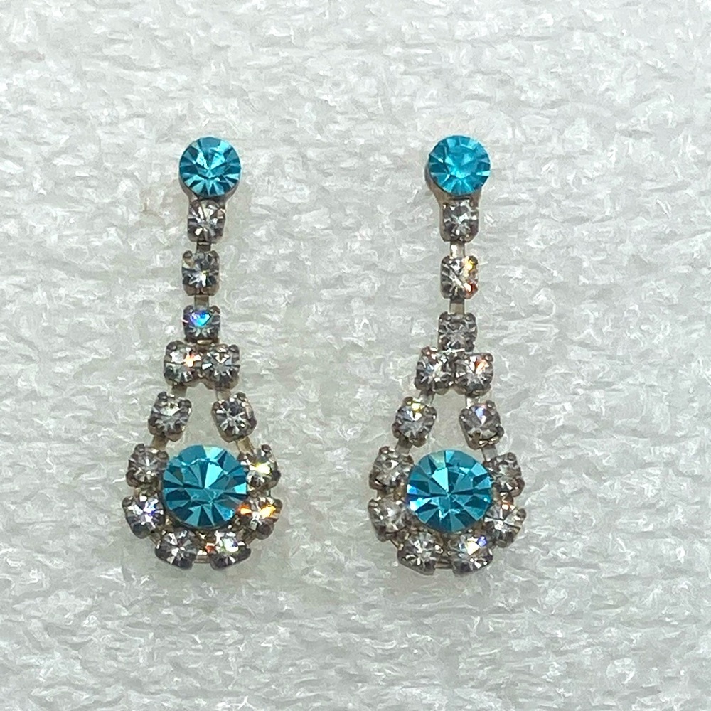 Vtg Blue & White Rhinestone Crystal Dangle Stud Earrings / 1.2”